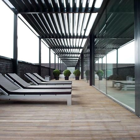 גנק Carbon Hotel מתקנים תמונה