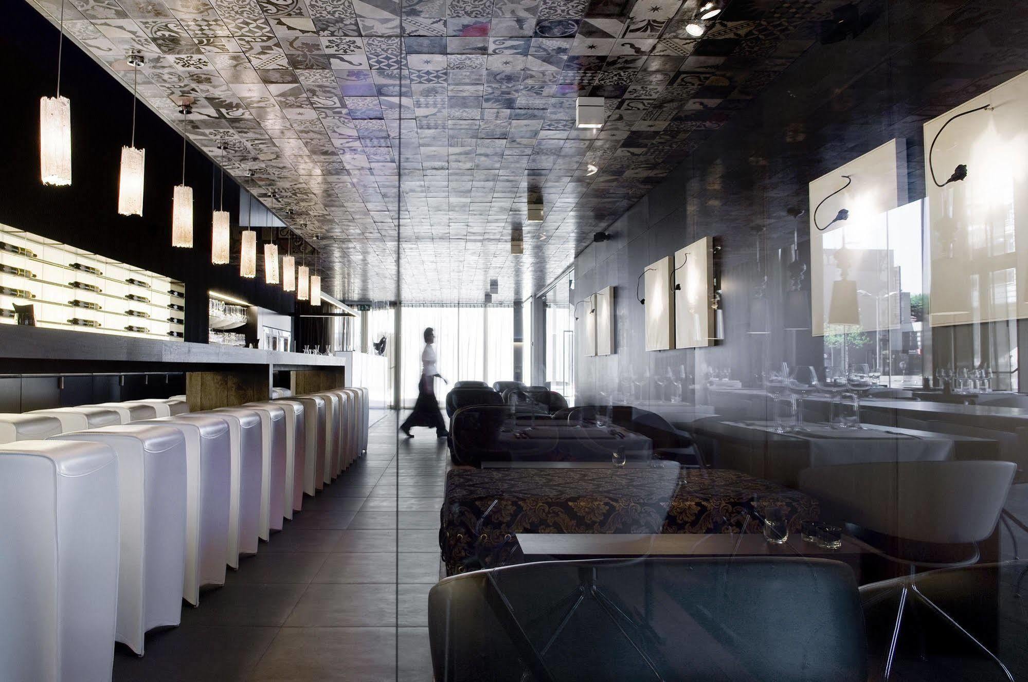גנק Carbon Hotel מראה חיצוני תמונה