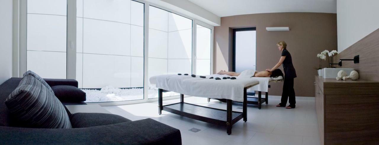 גנק Carbon Hotel מראה חיצוני תמונה